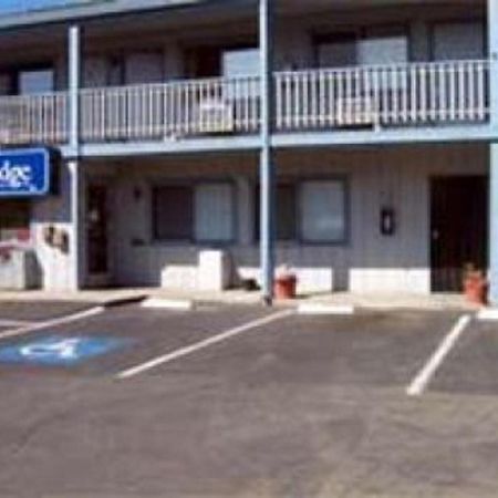 Travelodge By Wyndham Клирлейк Экстерьер фото