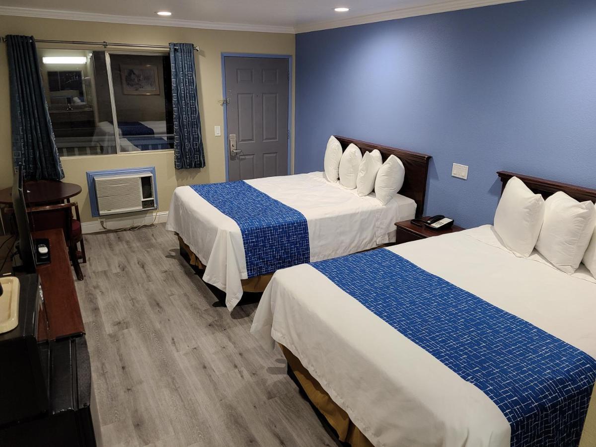 Travelodge By Wyndham Клирлейк Экстерьер фото