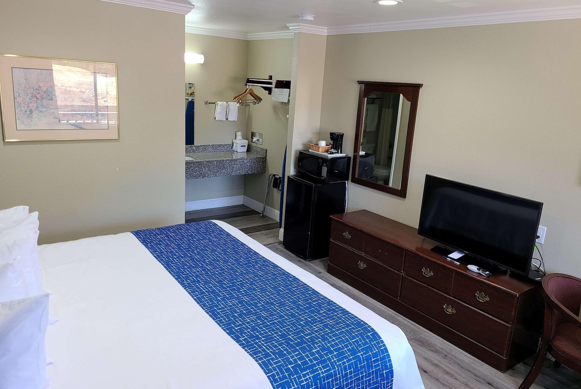 Travelodge By Wyndham Клирлейк Экстерьер фото