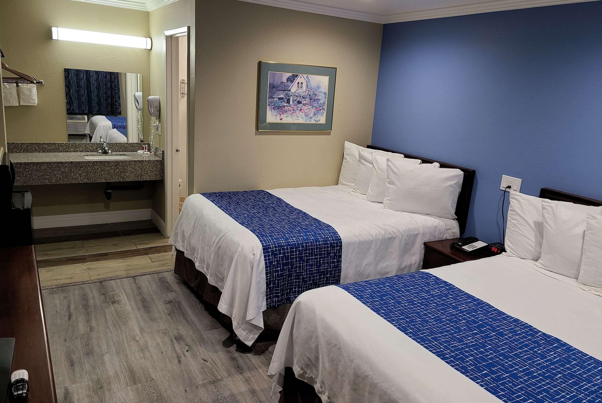 Travelodge By Wyndham Клирлейк Экстерьер фото
