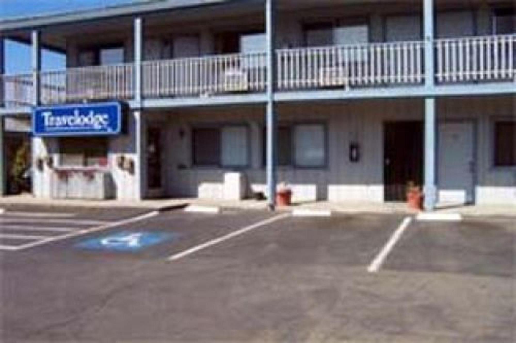Travelodge By Wyndham Клирлейк Экстерьер фото