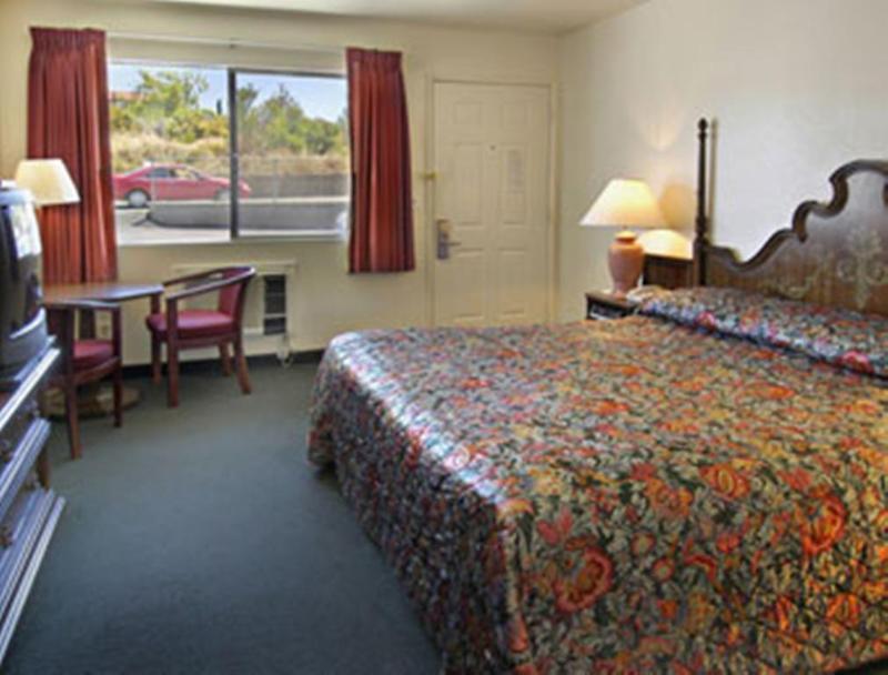 Travelodge By Wyndham Клирлейк Экстерьер фото