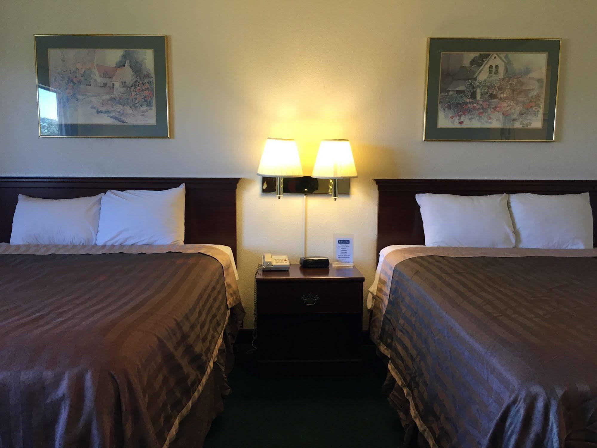 Travelodge By Wyndham Клирлейк Экстерьер фото